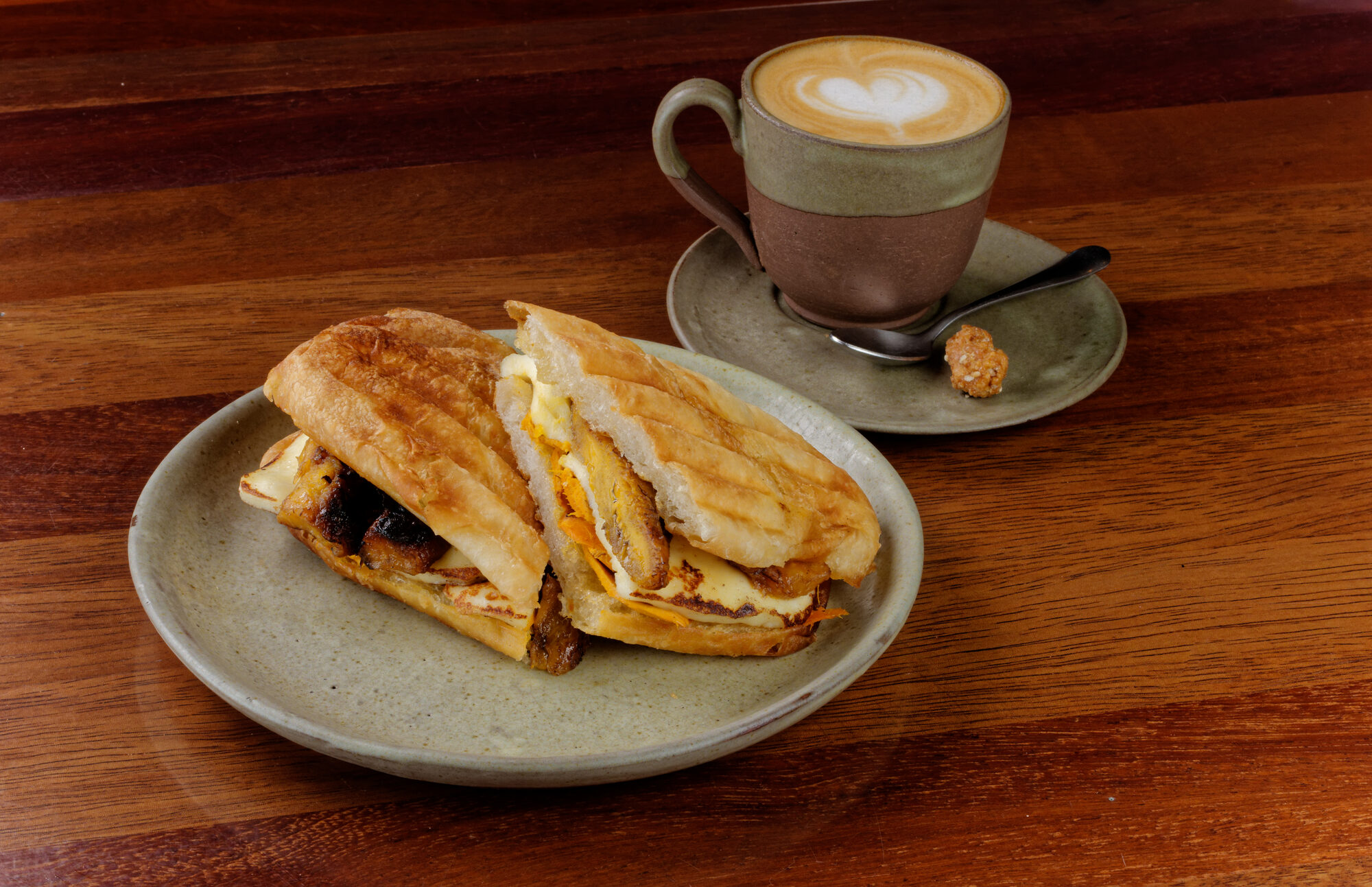 X Caboquinho acompanhado de Latte Art